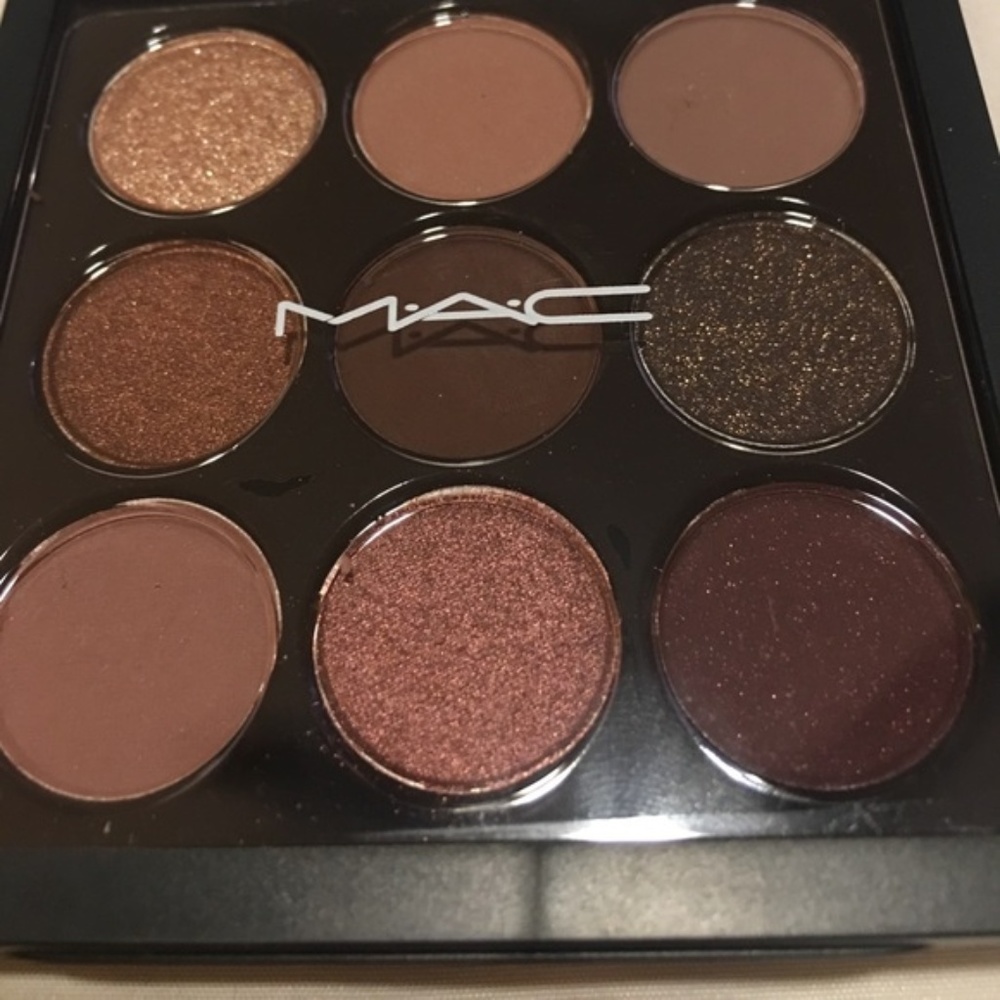 MAC eyeshadow palette - Burgundy Times Nine